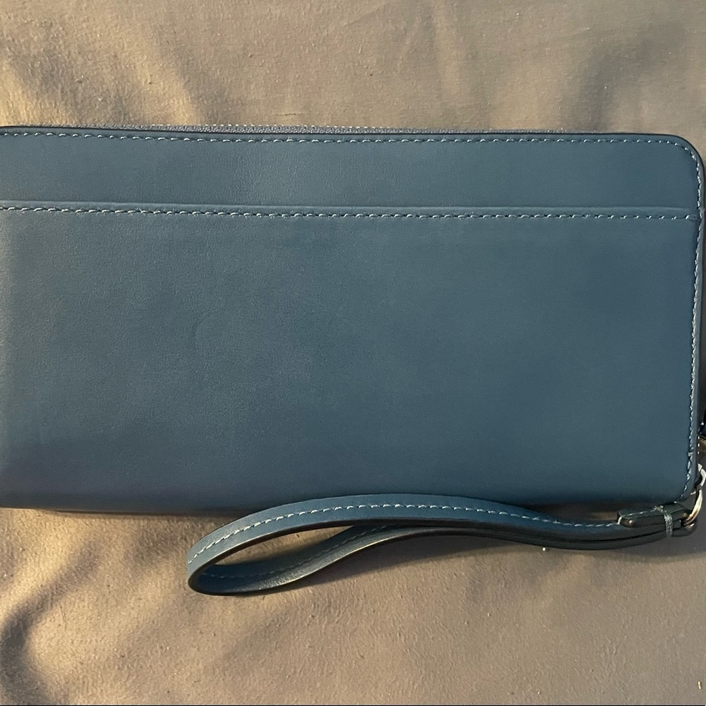 Blue Coach wristlet wallet. In new condition. - Picture 2 of 9